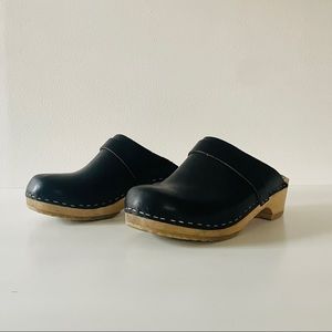 SWEDISH HASBEENS black clogs